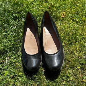 Women’s Unisa Flats